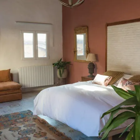 Demajia. Casa Entera: En * Castillejo de Robledo