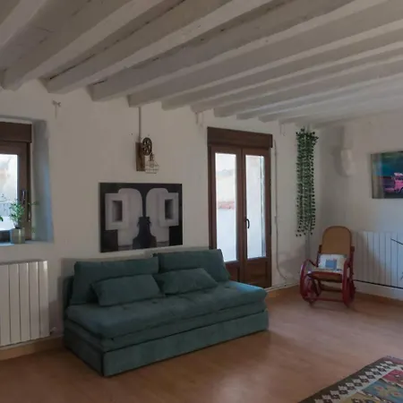 Demajia. Casa Entera: En * Castillejo de Robledo