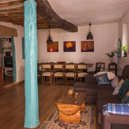 Demajia. Casa Entera: En Castillejo de Robledo