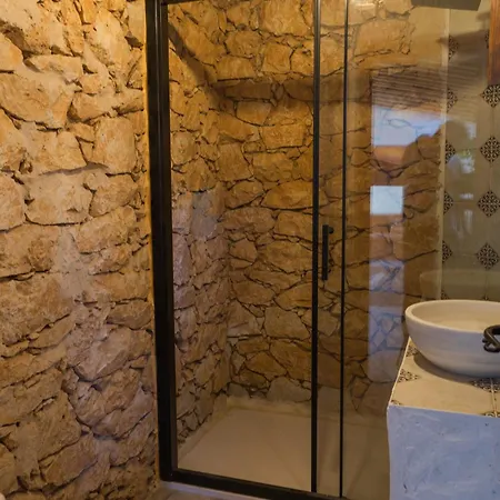 Demajia. Casa Entera: En * Castillejo de Robledo