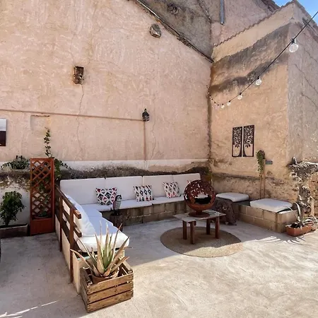 Demajia. Casa Entera: En *
