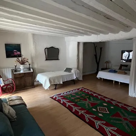 Demajia. Casa Entera: En Castillejo de Robledo
