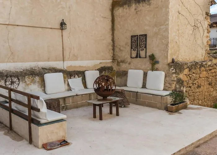 Demajia. Casa Entera: En * Castillejo de Robledo